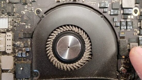 cleaning MacBook vents