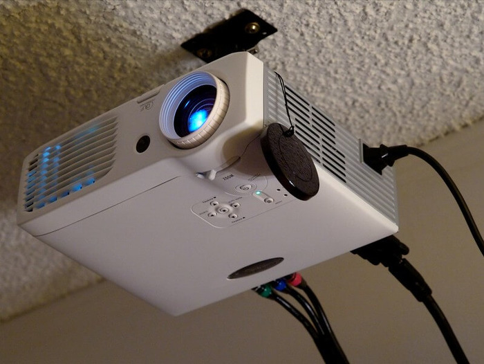 projector turns on but no picture Issue