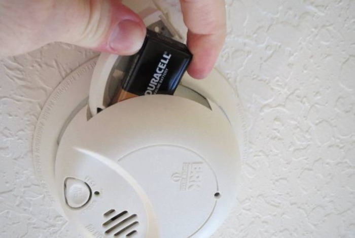 smoke detector battery replacement