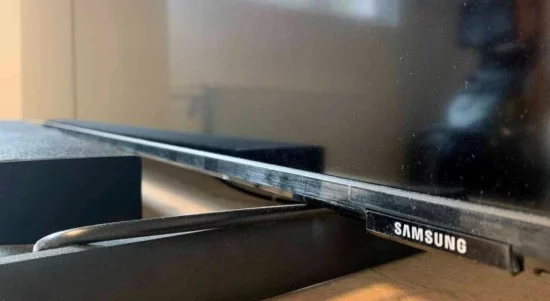 When Does the Samsung TV Turning On and Off Error Happen?